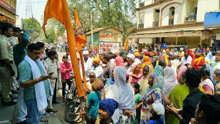 शराब दुकान के खिलाफ सिखों ने प्रदर्शन करते हुए किया चक्काजाम | New India Times