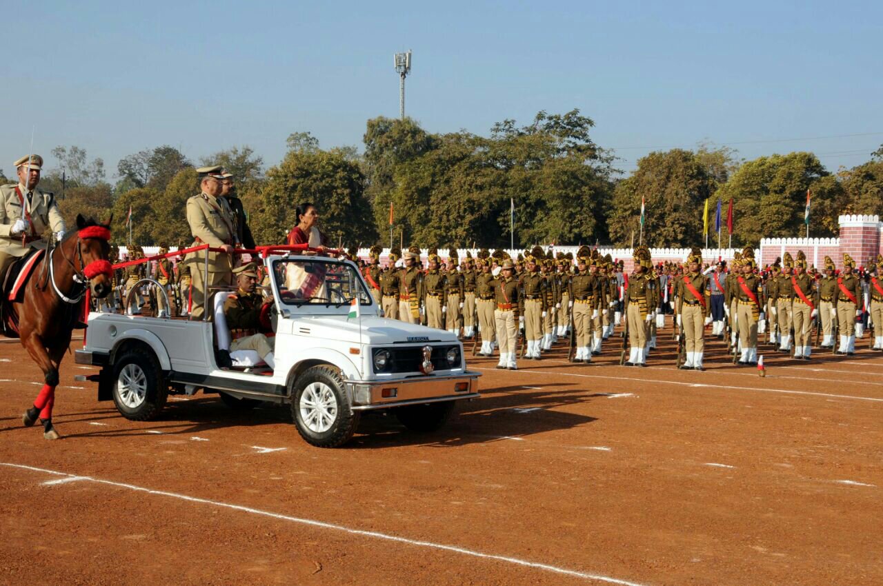 राज्यपाल श्रीमती आनंदीबेन पटेल ने राजभवन में किया ध्वजारोहण | New India Times