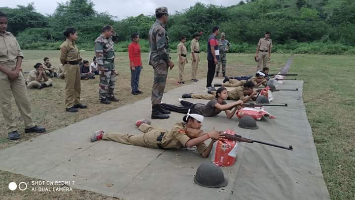 तीस मारखां बटालियन की अगुवाई में लगाई गई सीएटीसी कैम्प में एनसीसी गर्ल्स कैडेटों ने ली फायरिंग की ट्रेनिंग | New India Times