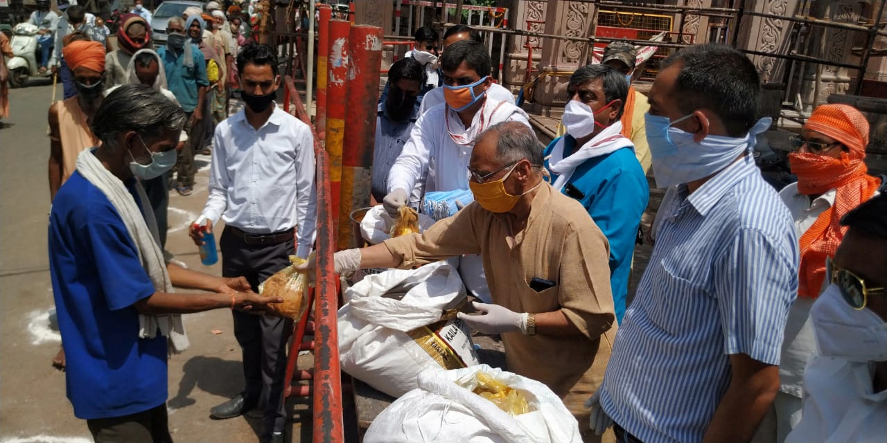 श्रीमन्त सिंधिया जी की प्रेरणा से सत्येन्द्र शर्मा ने भोजन वितरण कर असल मे नर ही नारायण की सेवा की: विवेक नारायण शेजलवरकर | New India Times