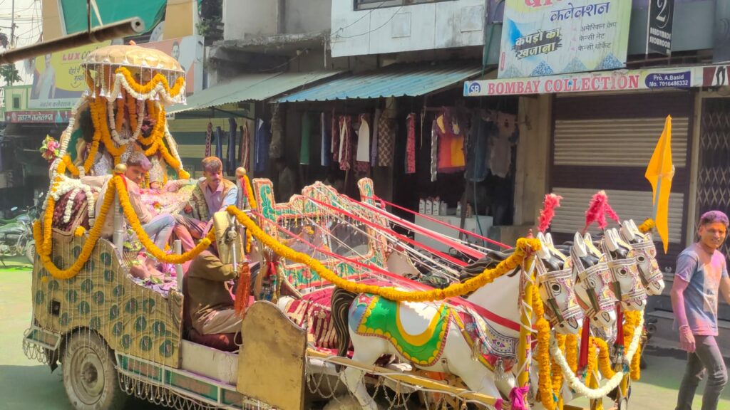 राधाकृष्ण फाग यात्रा के दौरान भगवा रंग में नहाया पूरा नगर | New India Times