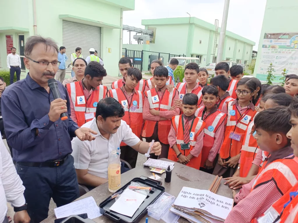 नमामि गंगे एवं ग्रामीण जलापूर्ति विभाग की ओर से मथुरा में किया गया जल ज्ञान यात्रा का आयोजन | New India Times