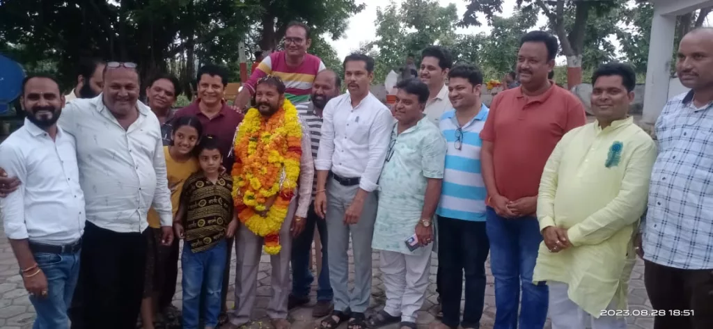 सावण के आखरी सोमवार को शिव मंदिरों में श्रद्धालुओं का लागा तांता, प्रसिद्ध दुधेश्रवर महादेव मंदिर पर मेघनगर के भक्त राकेश भुरिया ने 108 किलो का लगवाया घंटा | New India Times