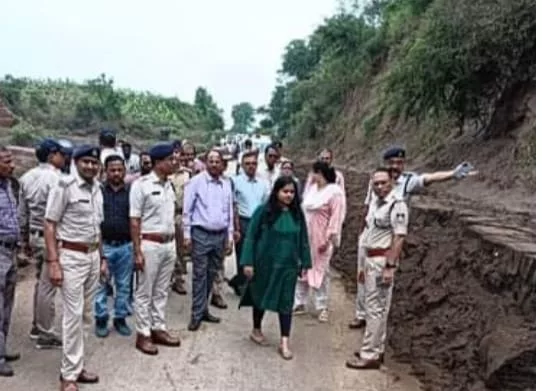 कलेक्टर की अध्यक्षता में संपन्न शांति समिति की बैठक में समुचित व्यवस्था एवं सुरक्षा के संबंध में अधिकारियों को दिये निर्देश | New India Times