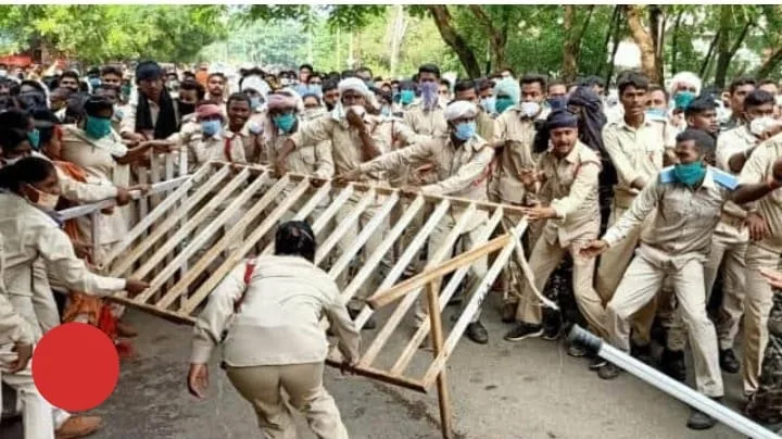 झगड़ा दो लोगों का जमावड़ा सैकड़ों का, सड़कों पर बेरोज़गारी के प्रदर्शन से बिगड़ रही है कानून व्यवस्था | New India Times