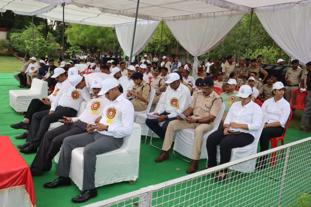 32वीं पुलिस खेलकूद प्रतियोगिता का मुख्य अतिथि आयुक्त ग्वालियर संभाग ने पुलिस लाइन ग्वालियर में किया शुभारंभ | New India Times