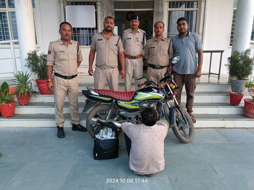 थाना बसई पुलिस द्वारा मोटर साइकिल से अवैध शराब का परिवहन कर रहे तस्कर को किया गिरफ्तार | New India Times