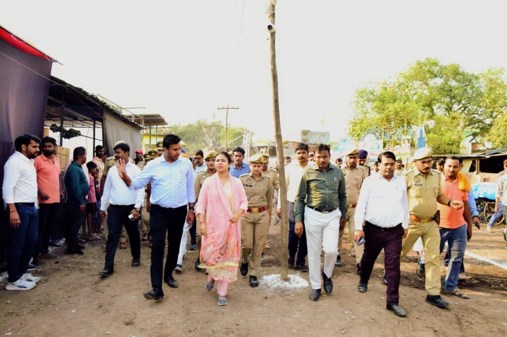 लखीमपुर खीरी में दशहरा महोत्सव का शुभारंभ, डीएम ने किया ऐतिहासिक दशहरा मेले का शुभारम्भ | New India Times