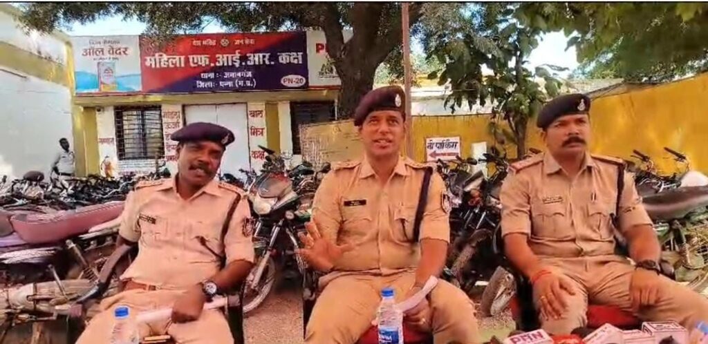 पन्ना पुलिस द्वारा मोटरसाइकिल चोर गिरोह के 10 सक्रिय सदस्यों को किया गया गिरफ्तार, आरोपियों के कब्जे से चोरी की गई 51 मोटर साइकिल बरामद | New India Times