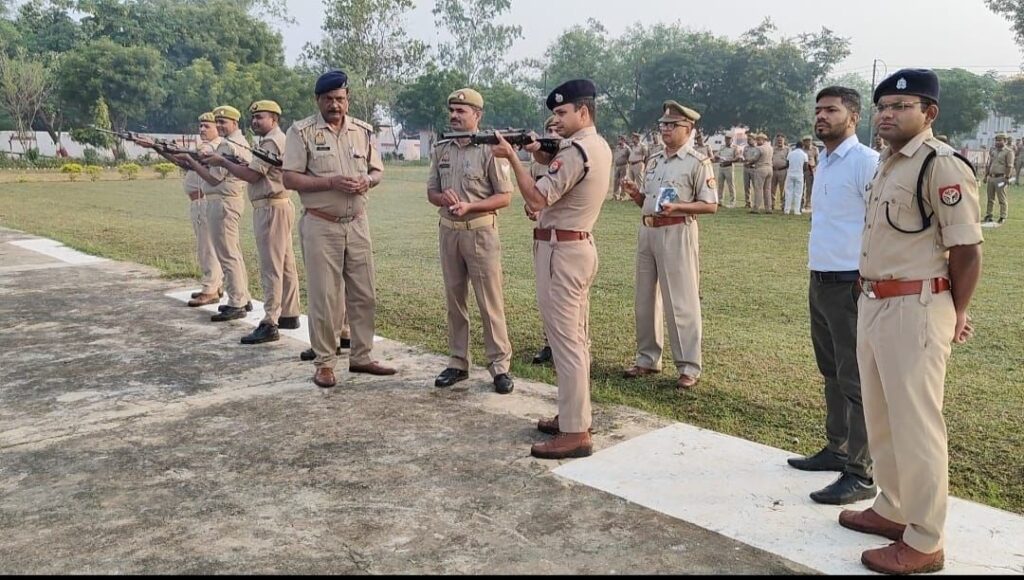 मिर्ज़ापुर में तैनात ट्रैकर मादा श्वान माया (लेब्राडोर ब्रीड कुत्ता) का हुआ दुःखद निधन, पूरे राजकीय सम्मान के साथ दी गई श्रद्धांजलि | New India Times