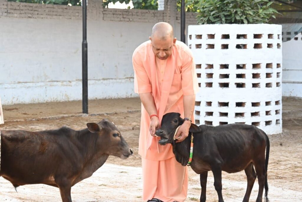 सीएम योगी आदित्यनाथ ने गोरखनाथ मंदिर में लगाया जनता दरबार | New India Times