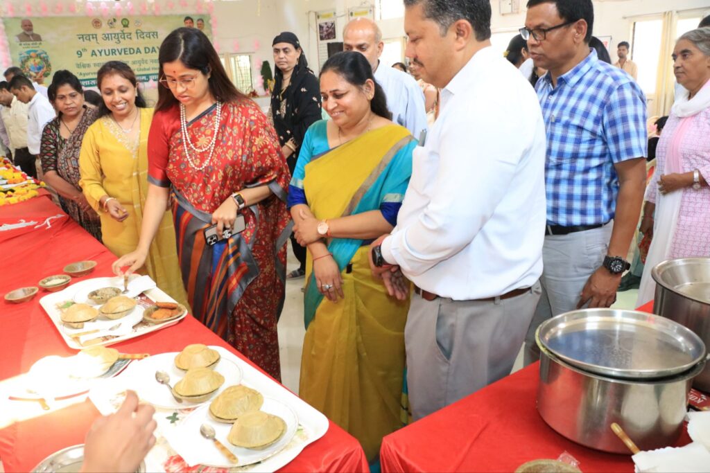 धन्वन्तरि की जयंती के अवसर पर “नवम् आयुर्वेद दिवस” आयोजित आयुर्वेद विरासत के रूप हमारे साथ जीवित है एवं रिसर्च के नये आयाम प्रस्तुत कर रहा है: कलेक्टर | New India Times