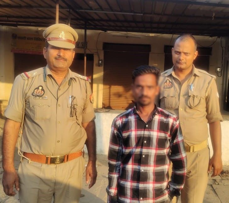 थाना राजगढ़ पुलिस टीम द्वारा पिकअप वाहन में लादा अवैध रुप से भारी मात्रा में बारूदयुक्त 41 पेटी पटाखा (मात्रा 1285 किग्रा) बरामद, 1 अभियुक्त गिरफ्तार | New India Times