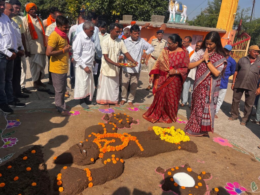 गोवर्धन पर्व के सांस्कृतिक और आर्थिक आयाम पर केन्द्रित कार्यक्रम श्री शबरी गौशाला भूरा डाबरा में संपन्न | New India Times