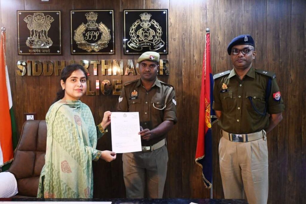 पुलिस अधीक्षक सिद्धार्थनगर द्वारा मु0आ0 श्री राम प्रकाश द्वारा पुलिस कार्यालय स्थित शिकायत प्रकोष्ठ से प्रेषित जांच की मानक के अनुरुप समयबद्ध एवं गुणवत्तापूर्ण जांच करने के लिये किया गया सम्मानित | New India Times